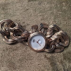 Gold colour watch no tick